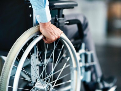 Уход за людьми старше 80 лет: как зачесть стаж и получить пенсионные коэффициенты