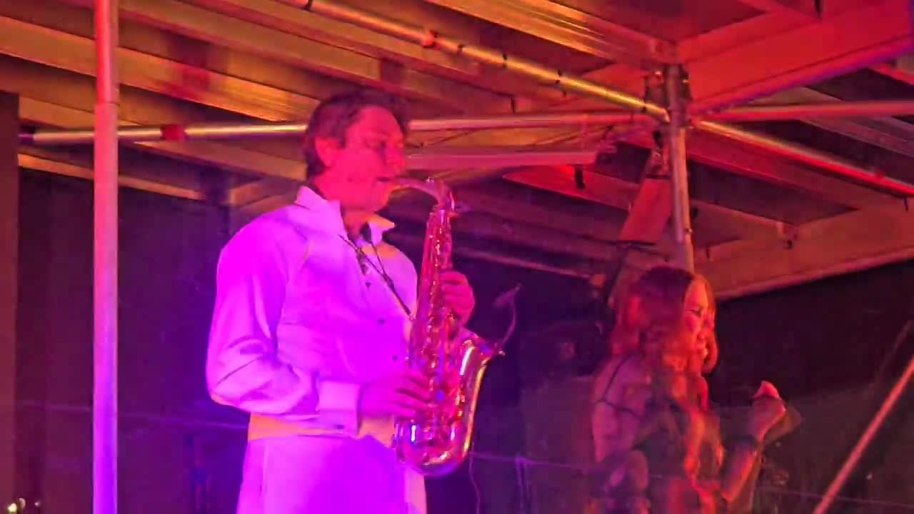 Вы спите? А Зимний Любинский не спит!