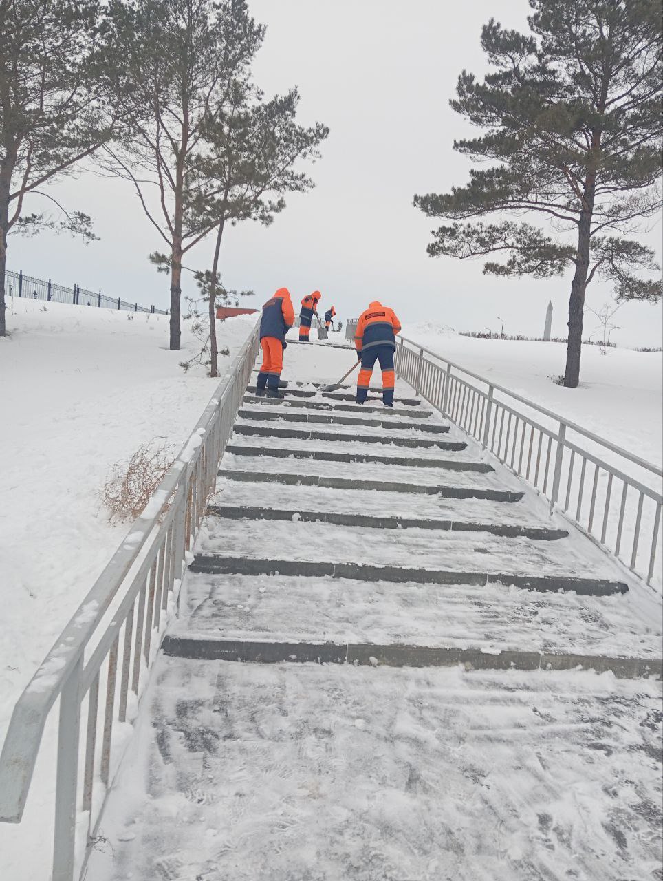 Сергей Шелест: Омские дорожники продолжают убирать и вывозить снег без выходных Сергей Шелест: Омские дорожники продолжают убирать и вывозить снег без выходных