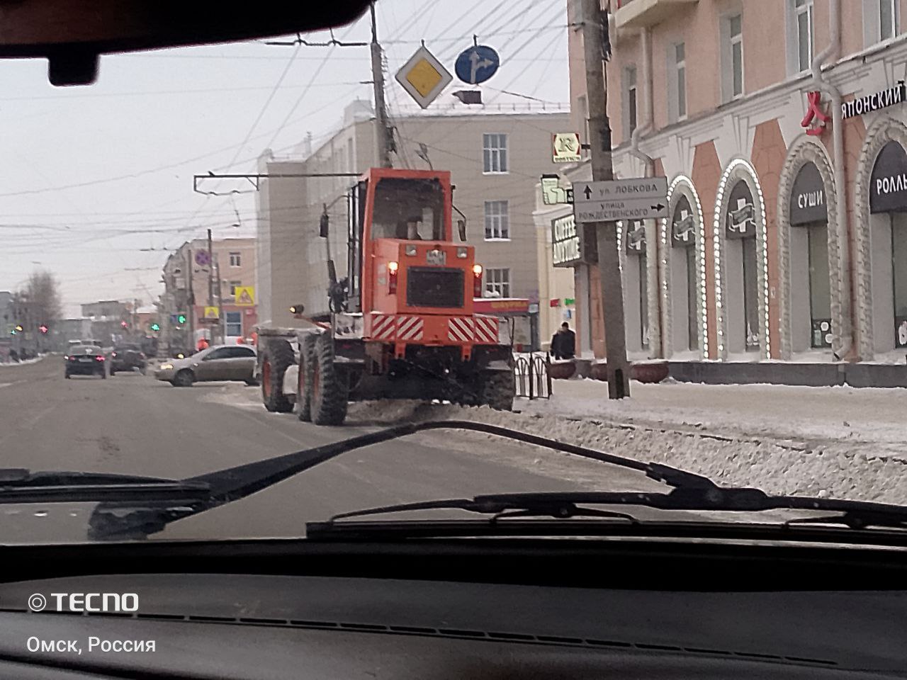 Сергей Шелест: Омские дорожники продолжают убирать и вывозить снег без выходных Сергей Шелест: Омские дорожники продолжают убирать и вывозить снег без выходных