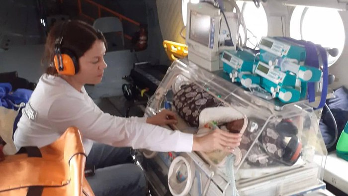 Экстренный пациент: грудного ребенка доставили спецбортом из Тары в Омск