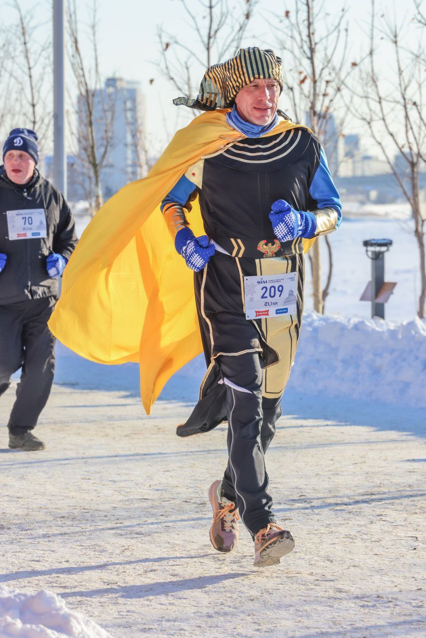 Аватар, птица Феникс и арестанты: омичи выбирают лучший костюм Рождественского полумарафона Аватар, птица Феникс и арестанты: омичи выбирают лучший костюм Рождественского полумарафона