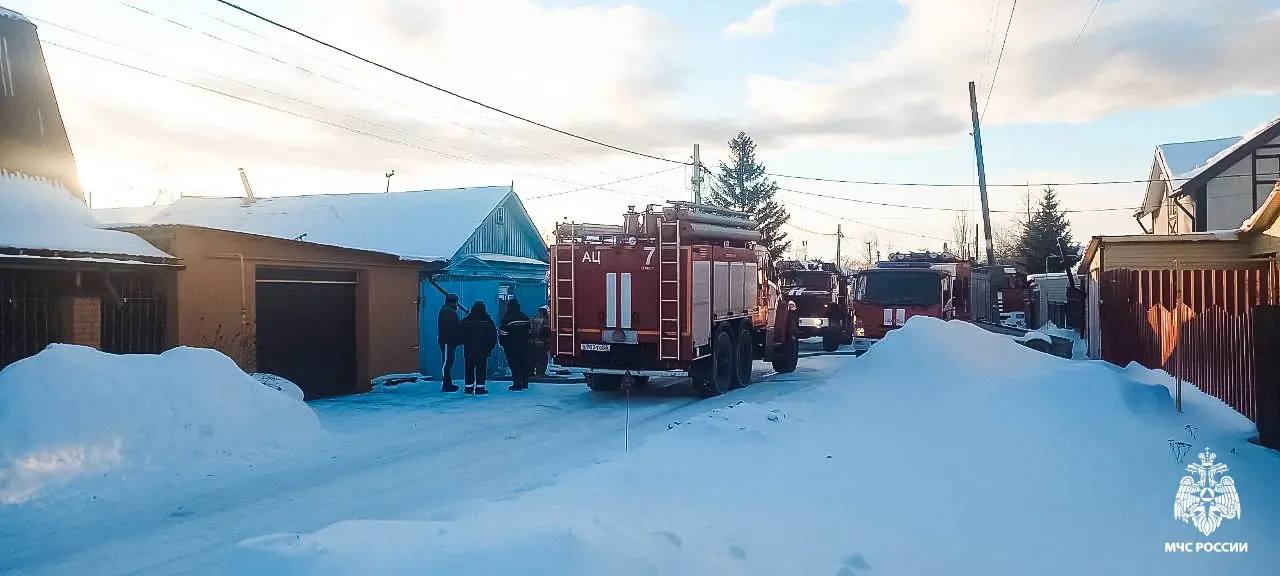 Пожар в частном доме в Омске – есть пострадавший