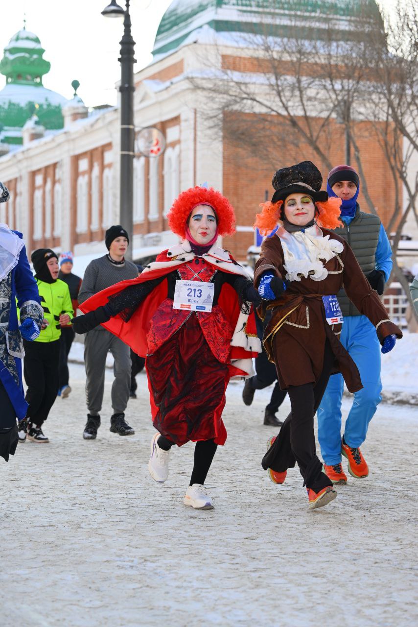 Аватар, птица Феникс и арестанты: омичи выбирают лучший костюм Рождественского полумарафона Аватар, птица Феникс и арестанты: омичи выбирают лучший костюм Рождественского полумарафона