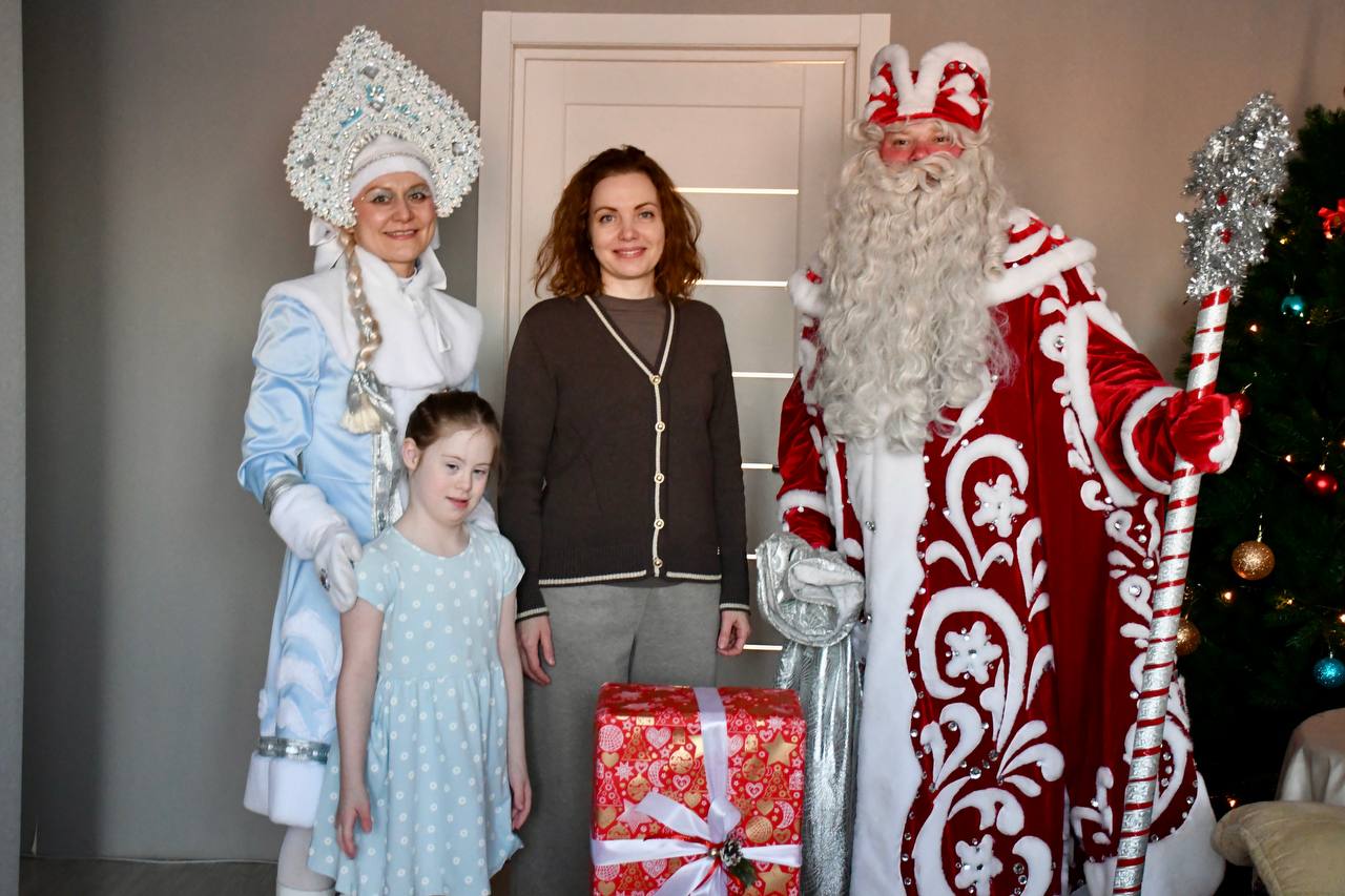 В рамках акции «Ёлка желаний» исполнила заветные мечты детей