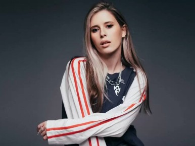 ������ Elvira T �������� � ����� � ������