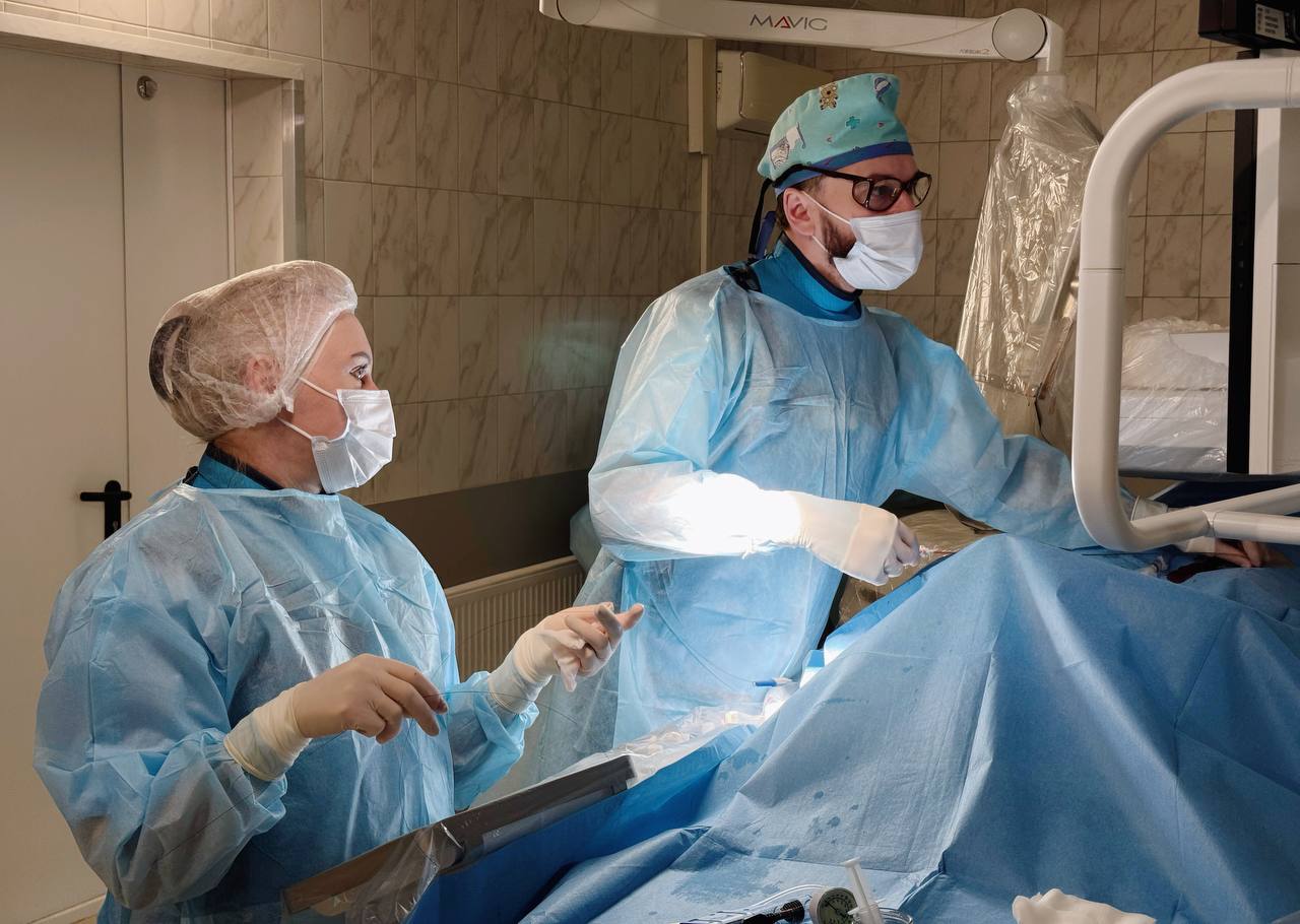 Медики МСЧ №4 спасли омича от ампутации и избавили от боли