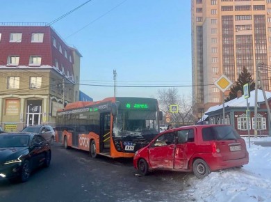 Сегодня около 16:20 часов в Госавтоинспекцию поступило сообщение о дорожно-транспортном происшествии с участием пассажирского транспорта