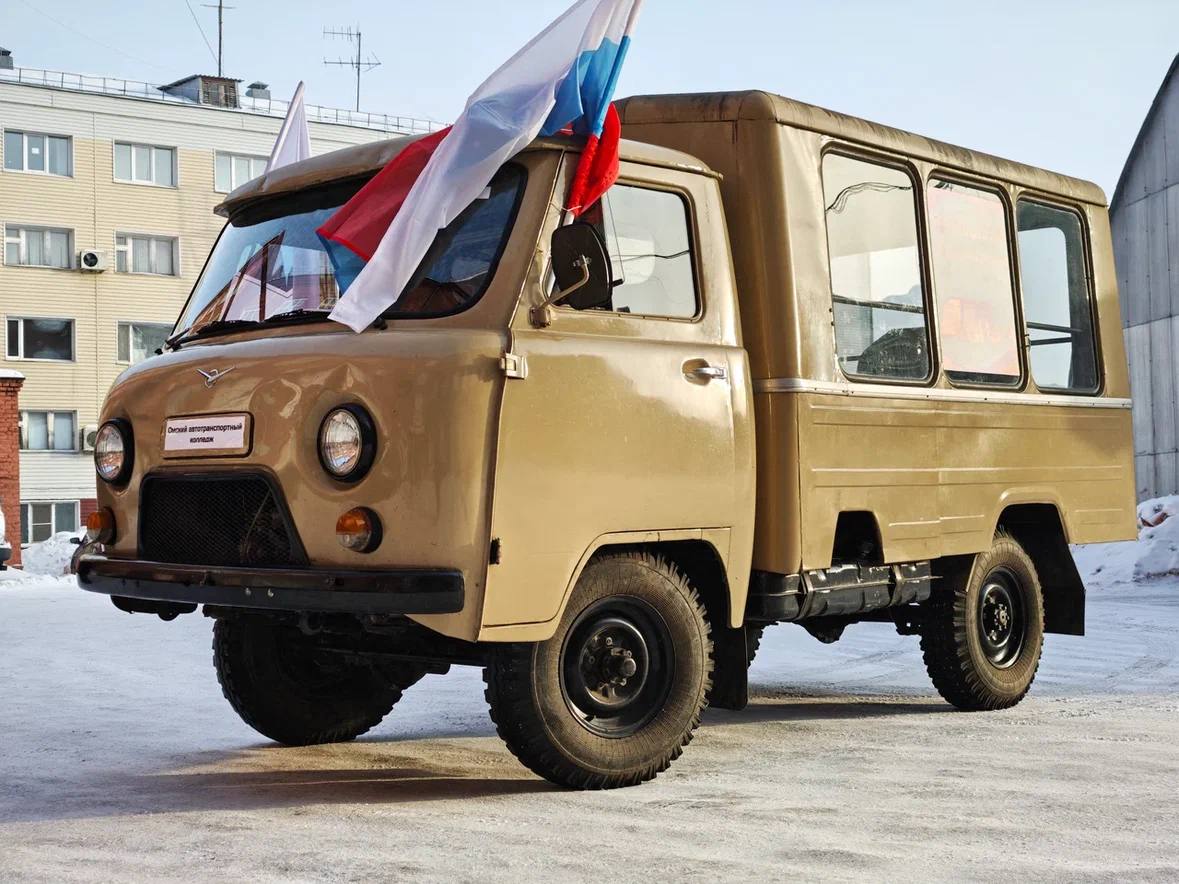 В зону специальной военной операции из Омской области отправляется УАЗ от студентов В зону специальной военной операции из Омской области отправляется УАЗ от студентов