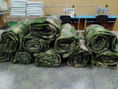 Десять антидроновых одеял за день способны изготовить педагоги Тарского индустриально-педагогического колледжа