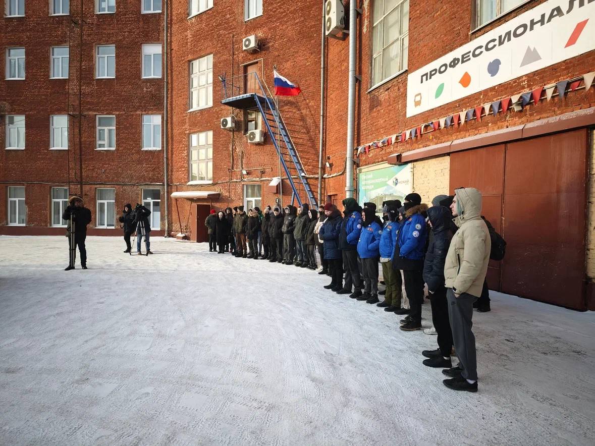 В зону специальной военной операции из Омской области отправляется УАЗ от студентов В зону специальной военной операции из Омской области отправляется УАЗ от студентов