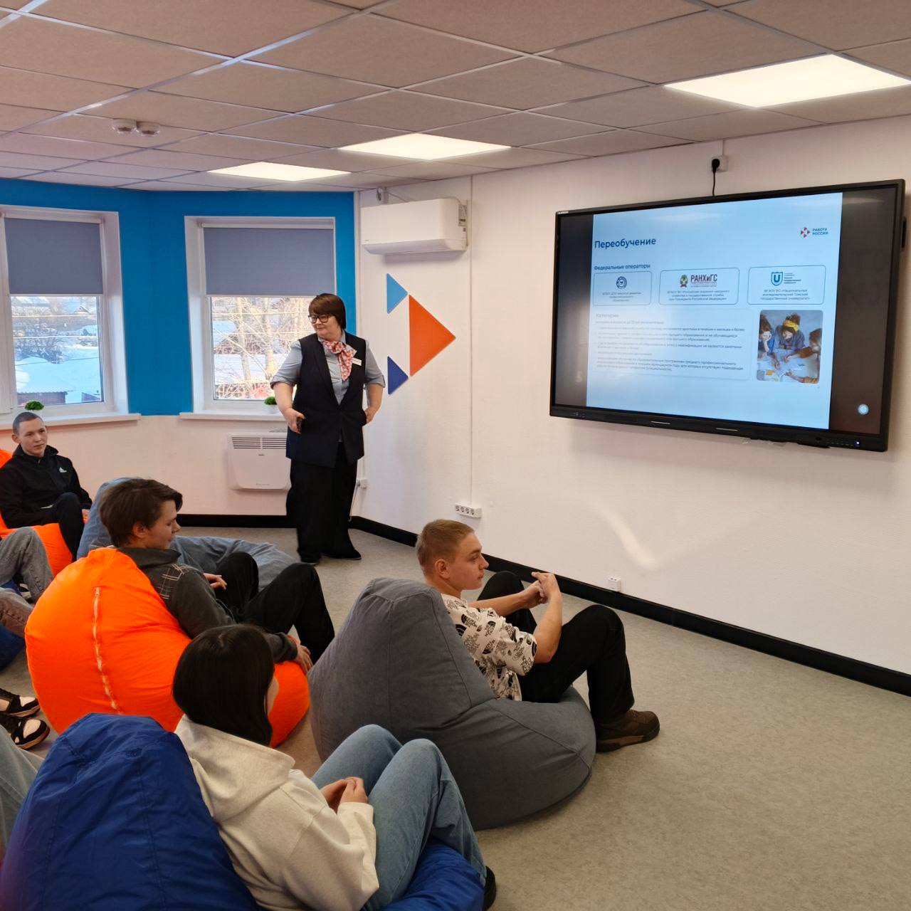 Масштабная модернизация службы занятости региона продолжается: в Тевризском районе открыт обновленный Кадровый центр Масштабная модернизация службы занятости региона продолжается: в Тевризском районе открыт обновленный Кадровый центр