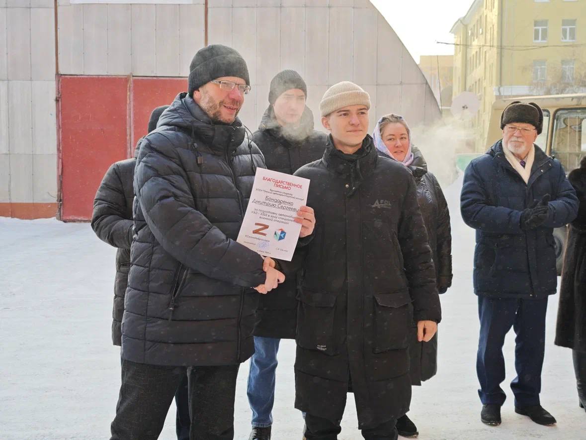 В зону специальной военной операции из Омской области отправляется УАЗ от студентов В зону специальной военной операции из Омской области отправляется УАЗ от студентов