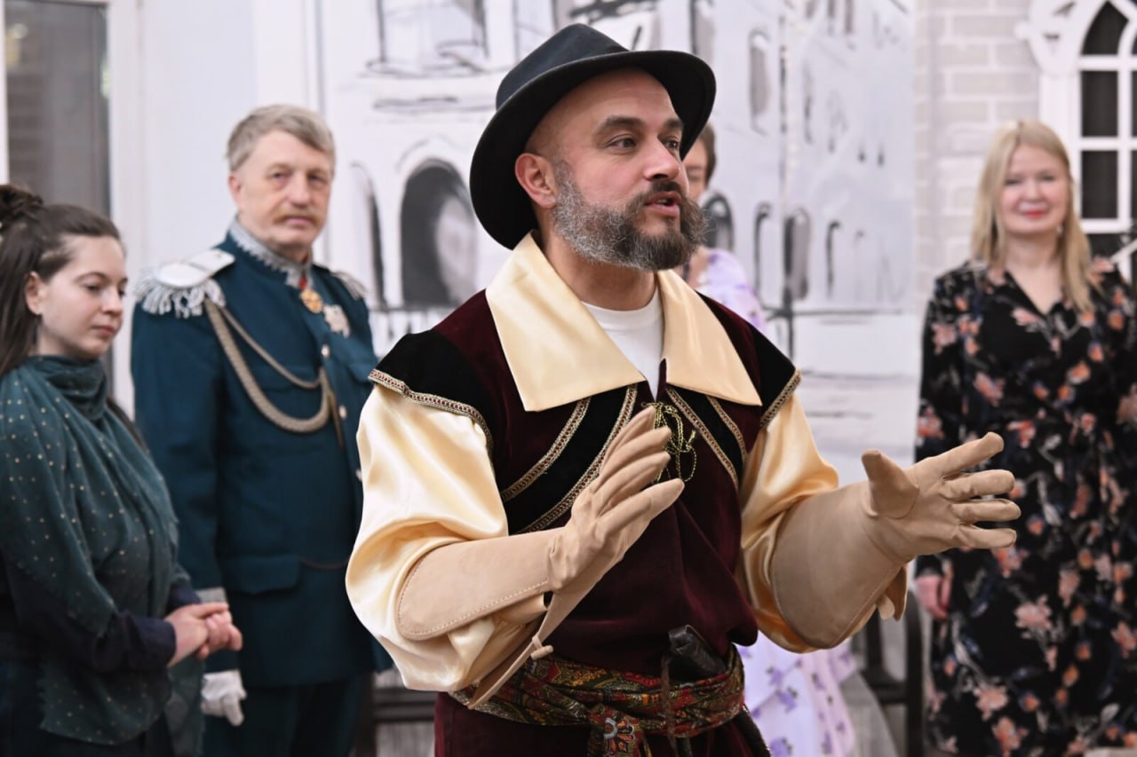 Дамы, кавалеры, поэтические поединки и сказочная атмосфера… В библиотеке «Квартал 5/1» прошло яркое костюмированное мероприятие – Литературный бал «Татьянин день»