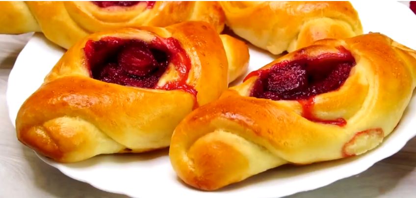 Нежные пирожки с ягодной начинкой: секрет идеального теста