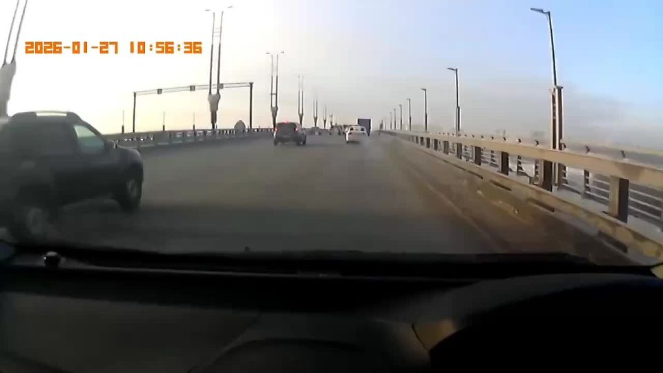 На метромосту в Омске произошло массовое ДТП