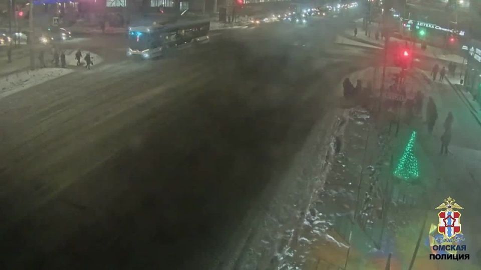 Прокуратура Омска взяла на контроль проверку после наезда троллейбуса на 11летнего школьника