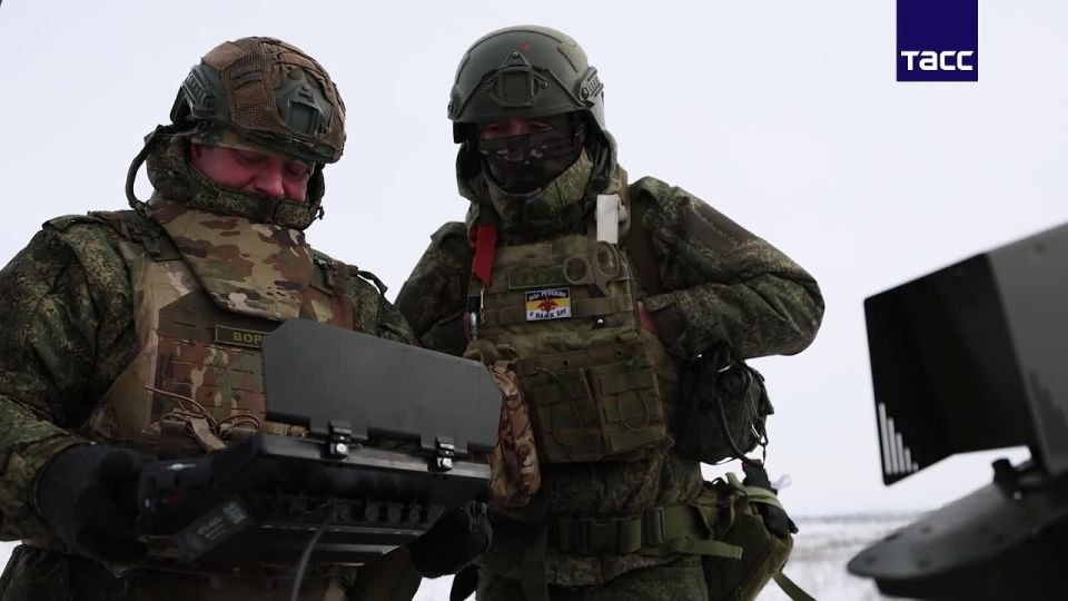 Галерея_ТАСС_Юг. Добровольческая разведывательно-штурмовая бригада "Невский" получила партию новейших роботехнических комплексов, в том числе ударные НРТК "Курьер" с пулеметными и гранатометными модулями, а также тяжелые...