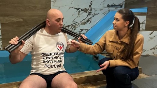 Сибирский силач Полад Мусаев установил рекорд – согнул в воде 4 арматуры диаметром 20 миллиметров за пять минут