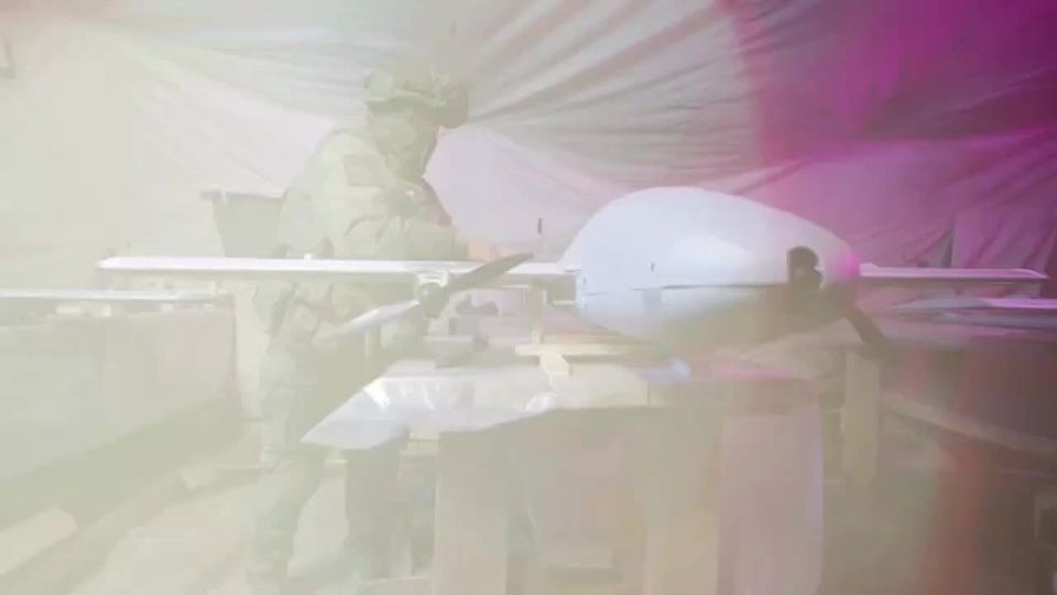 Стань оператором БПЛА!. Преимущества службы в войсках беспилотных систем: — заключение контракта на срок от 1 года, с гарантиями увольнения после истечения контракта;