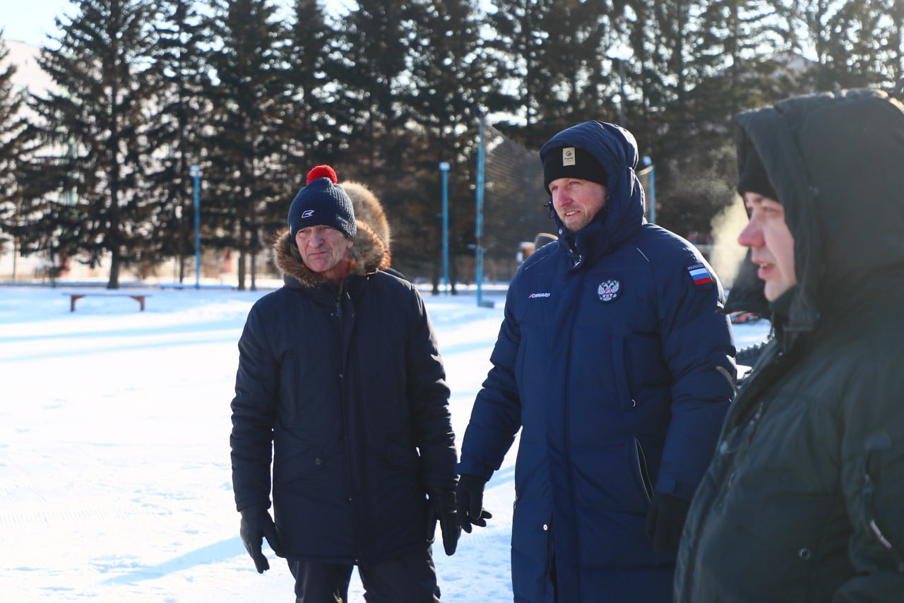 В Омске началась подготовка трассы к Лыжне России В Омске началась подготовка трассы к Лыжне России