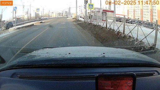 Ему бы в каскадеры: водитель эффектно вылетел из «Приоры» во время ДТП в Омске