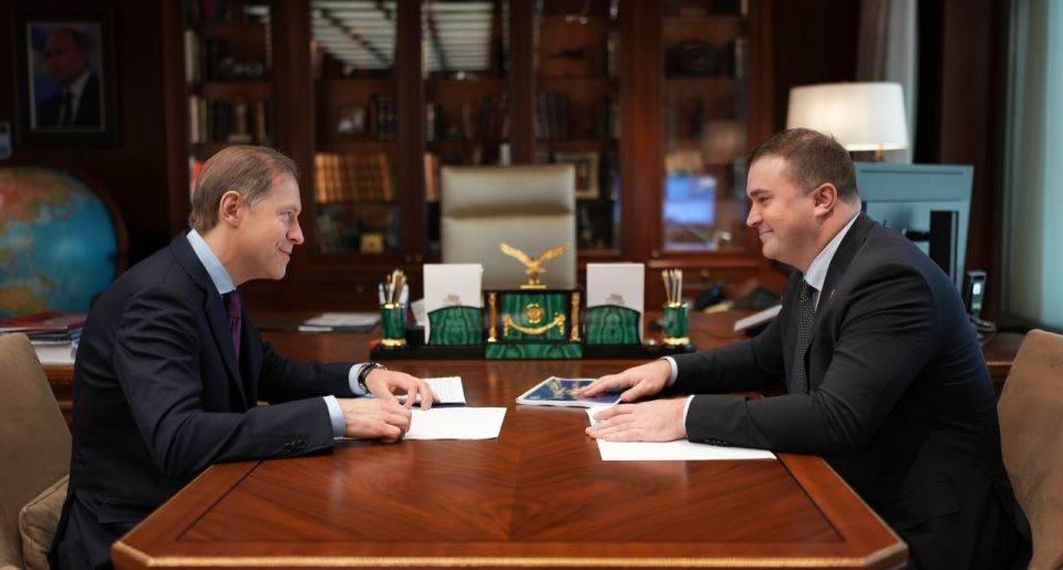Денис Мантуров встретился с губернатором Омской области Виталием Хоценко