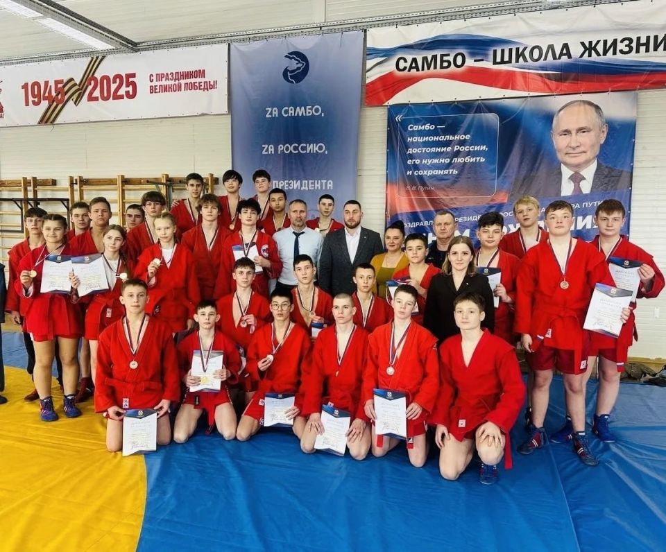 В спортшколе имени Героя России Олега Охрименко прошло первенство Омской области по самбо среди юношей и девушек 14-16 лет