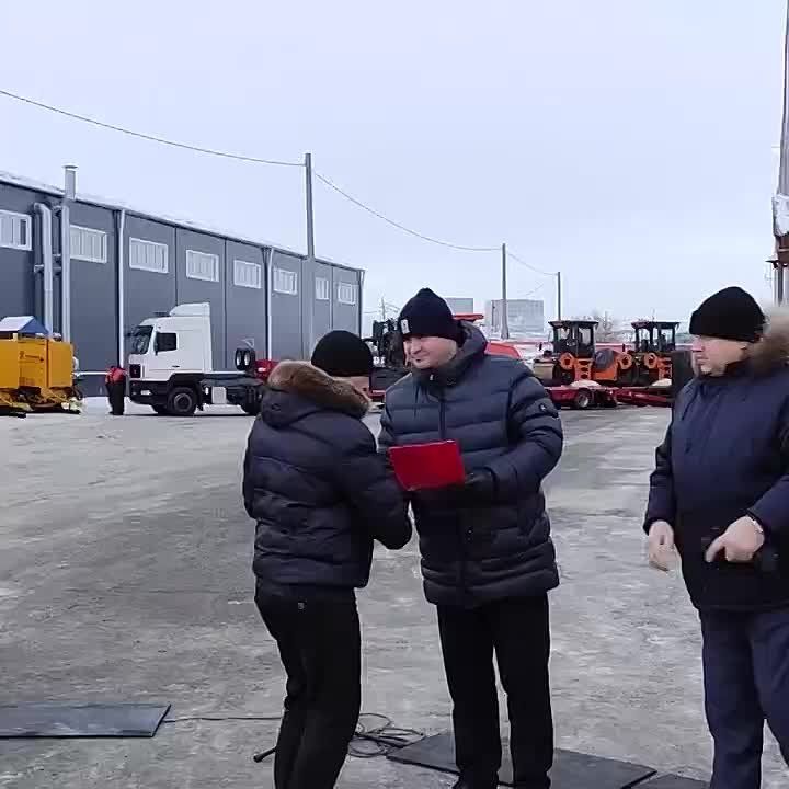 Виталий Хоценко и Сергей Шелест передали дорожникам 44 единицы новой спецтехники