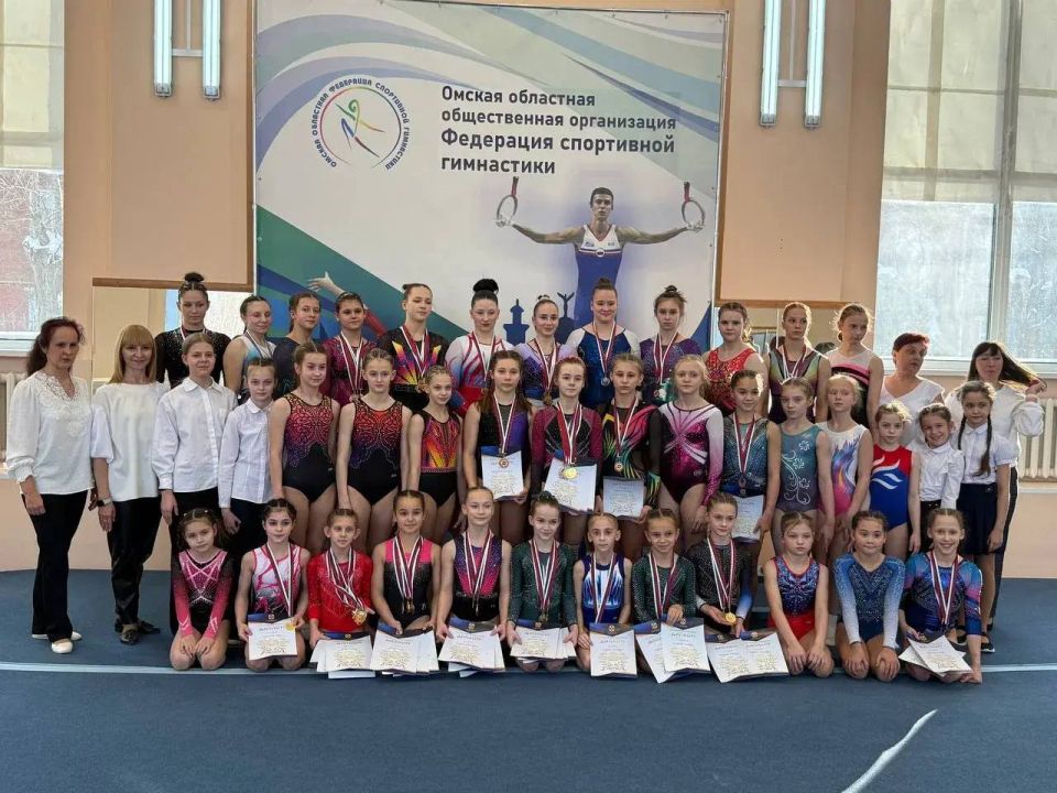 Омские гимнастки разыграли медали чемпионата и первенства региона