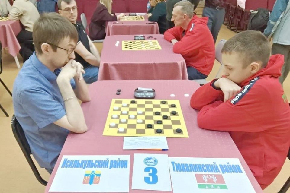 В Калачинске прошли финальные соревнования по шашкам в зачет 56-го областного сельского спортивно-культурного «Праздника Севера – Таврического-2026»