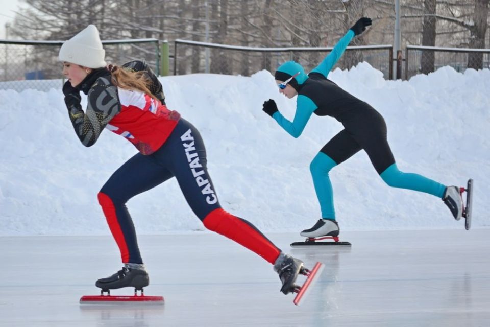 На льду спортшколы «Красная звезда» прошли финальные соревнования по конькобежному спорту в зачет 56-го областного сельского спортивно-культурного «Праздника Севера – Таврическое-2026»