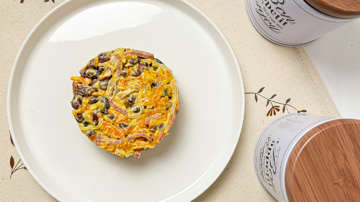 Салат с фасолью и колбасой: быстро, вкусно, сытно