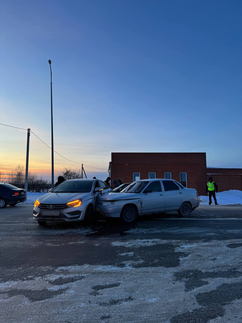 Сегодня в 18:10 часов в дежурную часть ОМВД России по Марьяновскому району поступило сообщение о ДТП с пострадавшим ребёнком
