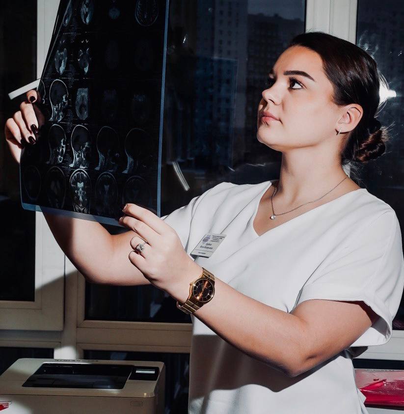 Специалисты регионального сосудистого центра БСМП №1 поставили на ноги 39-летнюю пациентку, перенесшую острый инсульт