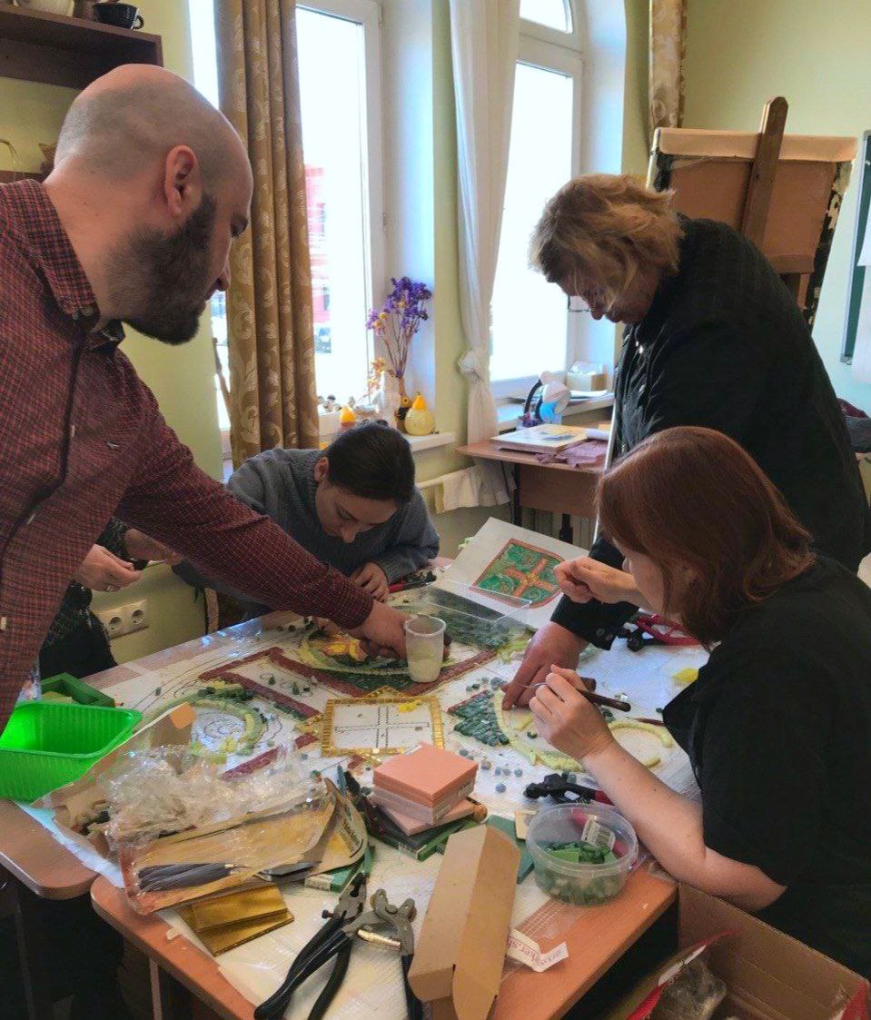 В Омске завершается работа по созданию мозаичного панно для часовни в Стаханове В Омске завершается работа по созданию мозаичного панно для часовни в Стаханове