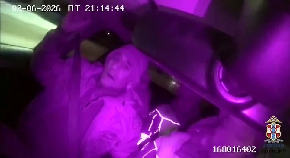 Омские инспекторы ДПС спасли водителя с приступом астмы