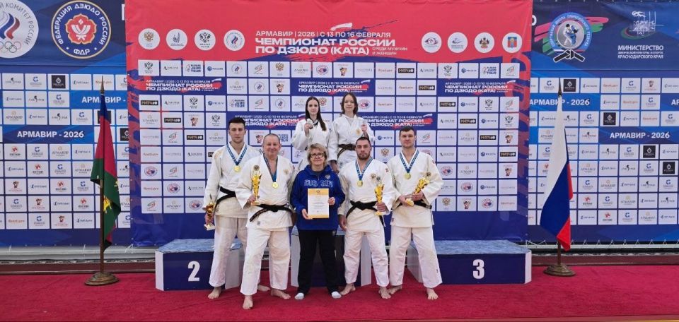 Омские спортсмены здорово проявили себя на чемпионате и первенстве страны по дзюдо ката! Все участники сборной региона сумели подняться на пьедестал