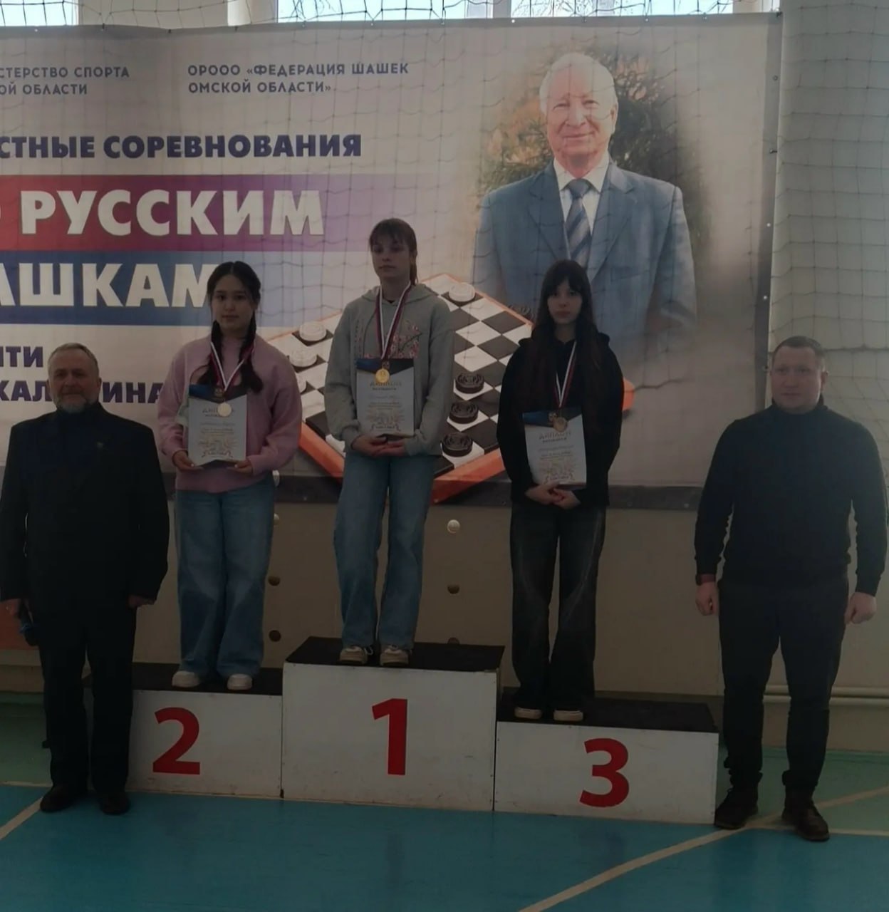 В Омске прошел турнир по русским шашкам памяти первого руководителя областной федерации по этому виду спорта Анатолия Калинина В Омске прошел турнир по русским шашкам памяти первого руководителя областной федерации по этому виду спорта Анатолия Калинина