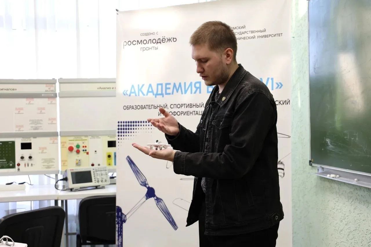 В Омске прошли соревнования по управлению беспилотниками В Омске прошли соревнования по управлению беспилотниками