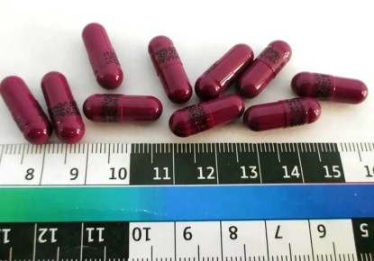 Омичку задержали за попытку провезти таблетки для похудения с запрещённым компонентом