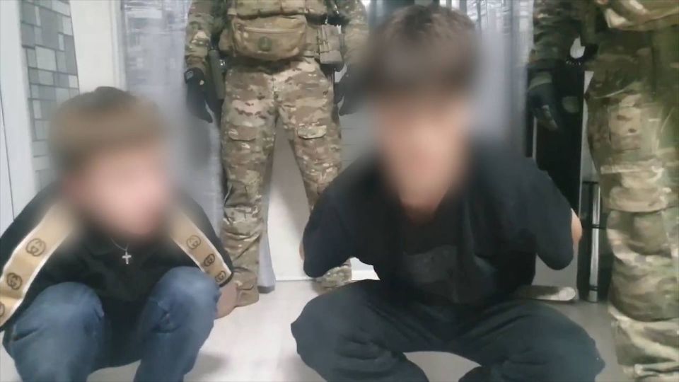 Подростков из Омска осудили за поджог вертолета Ми-8 на военном аэродроме «Омск-Северный»