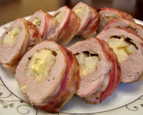 Необычный рулет из свиной вырезки с грушей для вашего стола