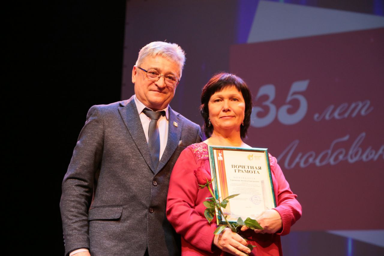 Ермолаевцам 35!. Городскому драматическому театру имени Л.Ермолаевой исполнилось 35 лет и в честь дня рождения в театре прошел праздничный вечер "35 лет с Любовью..." И не случайно слово "Любовь" с большой буквы: в нем не... Ермолаевцам 35!. Городскому драматическому театру имени Л.Ермолаевой исполнилось 35 лет и в честь дня рождения в театре прошел праздничный вечер "35 лет с Любовью..." И не случайно слово "Любовь" с большой буквы: в нем не...