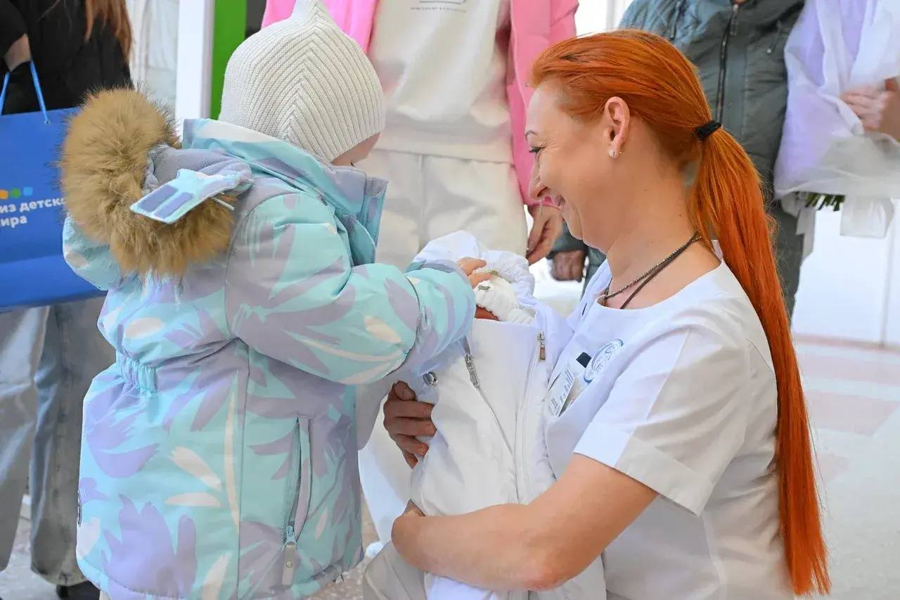 В преддверии Дня защитника Отечества Ирина Варнавская поздравила с выпиской из роддома супругу участника СВО В преддверии Дня защитника Отечества Ирина Варнавская поздравила с выпиской из роддома супругу участника СВО