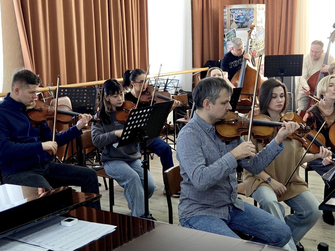 Сегодня - 21 февраля в 19.00 в Концертном зале музыканты Омского губернаторского камерного оркестра откроют мир «Нового звучания» – художественный мир композиторов XX века, чье творчество отразило переломный момент в истории... Сегодня - 21 февраля в 19.00 в Концертном зале музыканты Омского губернаторского камерного оркестра откроют мир «Нового звучания» – художественный мир композиторов XX века, чье творчество отразило переломный момент в истории...