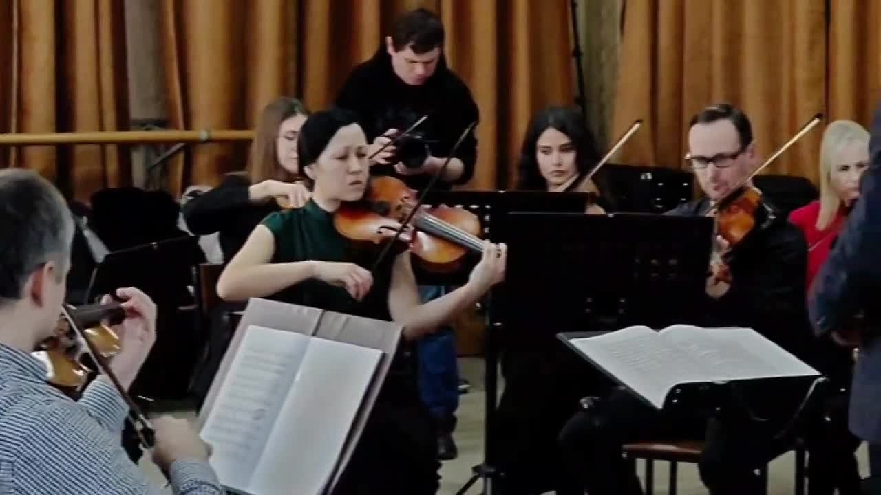 Сегодня - 21 февраля в 19.00 в Концертном зале музыканты Омского губернаторского камерного оркестра откроют мир «Нового звучания» – художественный мир композиторов XX века, чье творчество отразило переломный момент в истории...