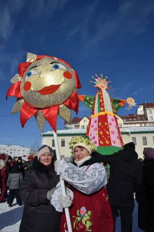 В Омске широко и вкусно отметили Масленицу