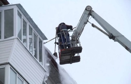 За снег и лед на крышах управляющие компании и предприниматели заплатят штраф