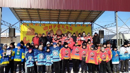 Юные омские хоккеисты продолжают борьбу в первенстве региона по хоккею среди дворовых команд «Омские орлята» на призы партии «Единая Россия»